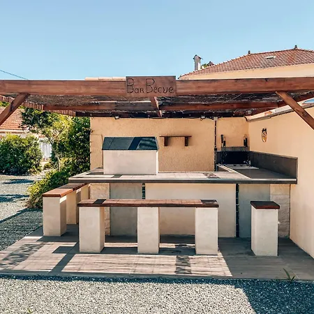 Mazet Bord De Piscine Partagee - Parking - Bbq - Draps Inclus