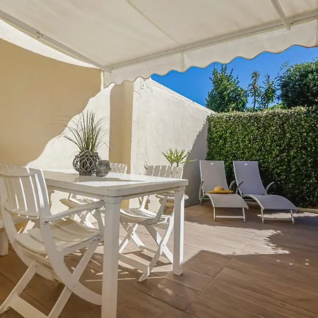 Mazet Bord De Piscine Partagee - Parking - Bbq - Draps Inclus *