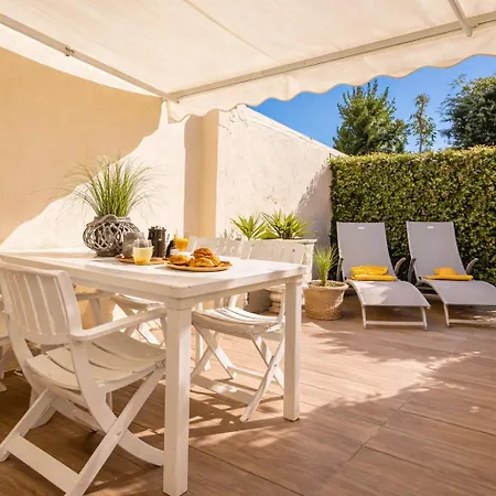 Mazet Bord De - De La Nartelle - Maxime - Piscine Partagée - Parking - Bbq - Draps Inclus