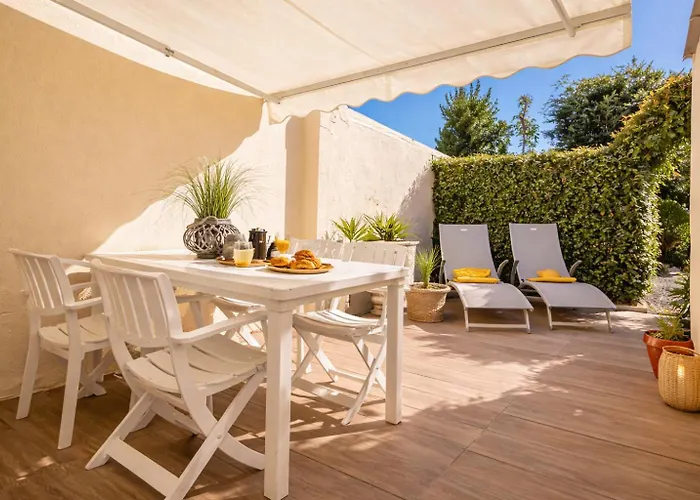 Mazet Bord De - De La Nartelle - Maxime - Piscine Partagée - Parking - Bbq - Draps Inclus