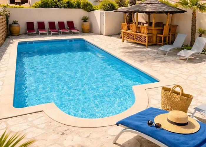 Mazet Bord De - De La Nartelle - Maxime - Piscine Partagée - Parking - Bbq - Draps Inclus Casa vacanze Sainte-Maxime